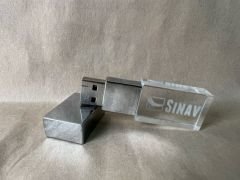 IŞIKLI 32 GB USB BELLEK